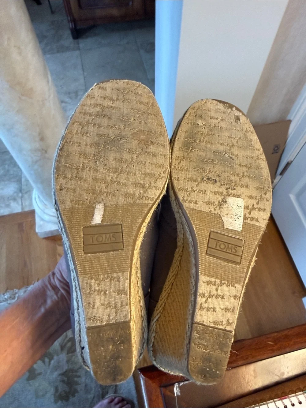 TOMS Calypso canvas, ladies wedge shoe excellent condition, 7 1/2